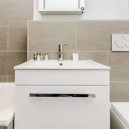 Richmond Ibis House By Viridian 4*